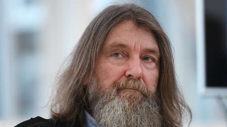 El viajero ruso Fiódor Kóniujov atravesará el Pacífico en un catamarán con batería solar