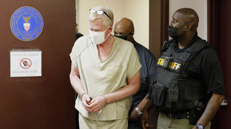 Un abogado contrata a un sicario para que su hijo reciba 10 millones de dólares por su póliza de seguro de vida