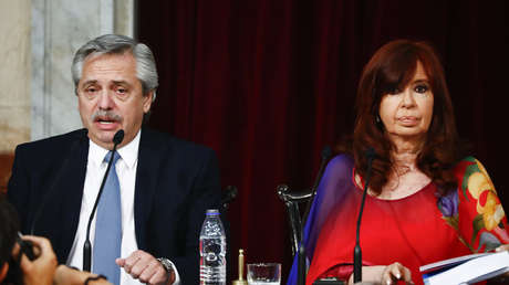 "Déjense de joder": Los afiches cerca del Congreso argentino que piden unidad tras el encontronazo entre Alberto Fernández y Cristina Kirchner