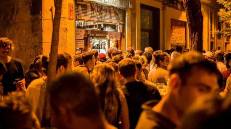 Al menos 25.000 personas se reúnen en una fiesta multitudinaria en Madrid (VIDEO, FOTOS)