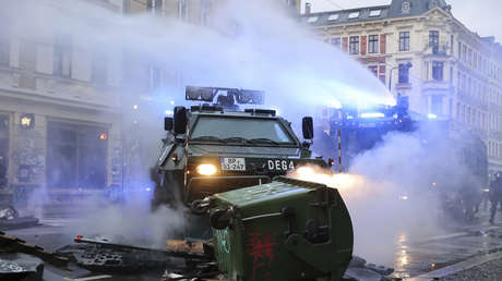 Participantes de una masiva protesta por la liberación de una joven activista en Alemania se enfrentan con la Policía (VIDEOS, FOTOS)
