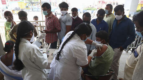 La India 'regala' a su primer ministro otro récord diario de vacunación: más de 22 millones de dosis en el día de su cumpleaños