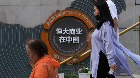 ¿La punta del iceberg? Expertos discuten las causas y consecuencias del desplome del grupo Evergrande, cuyos activos suponen un 2 % del PIB chino