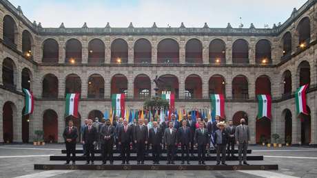 La heterodoxa 'foto de familia' que deja la cumbre de la Celac (y que retrata el nuevo mapa geoestratégico de América Latina)