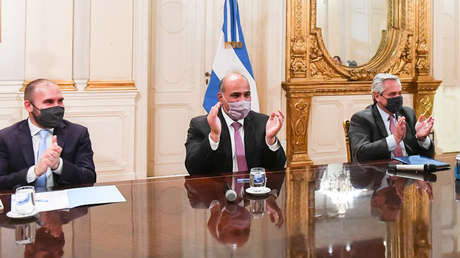 El Gobierno argentino acuerda un nuevo aumento del salario mínimo, que llegará hasta 52,7 % en febrero de 2022