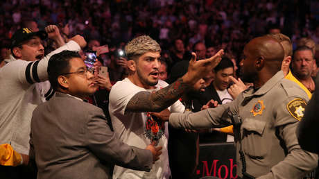 VIDEOS: Captan el momento en que Dillon Danis, estrella de la MMA, es inmovilizado por un policía antes de su arresto