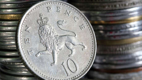 FOTO: Un cliente paga su desayuno en monedas de 10 peniques y los trabajadores de la cafetería se vengan con su pedido