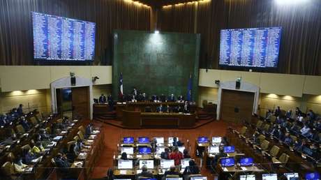 Congreso chileno debate el cuarto retiro de las pensiones tras la polémica por los ministros que se opusieron al proyecto (pero sacaron sus fondos)