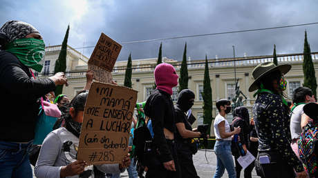 "Los veo muy conservadores": las nuevas críticas que enfrentan (otra vez) a López Obrador contra los movimientos feministas