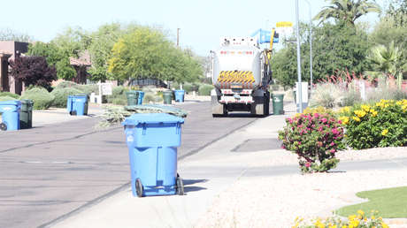 VIDEO: Un hombre usa un contenedor de basura para atrapar a un cocodrilo que rondaba fuera de su casa en Florida