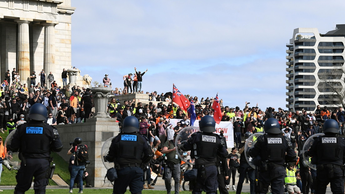VIDEOS: Más de 100 detenidos en la ciudad australiana de Melbourne durante una protesta contra la vacunación obligatoria