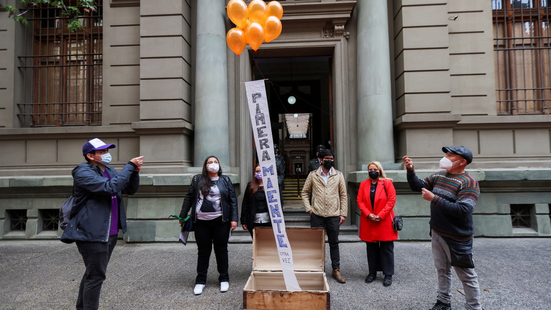 "Basta de corrupción": chilenos protestan en las calles tras la apertura de una investigación a Piñera por los Papeles de Pandora