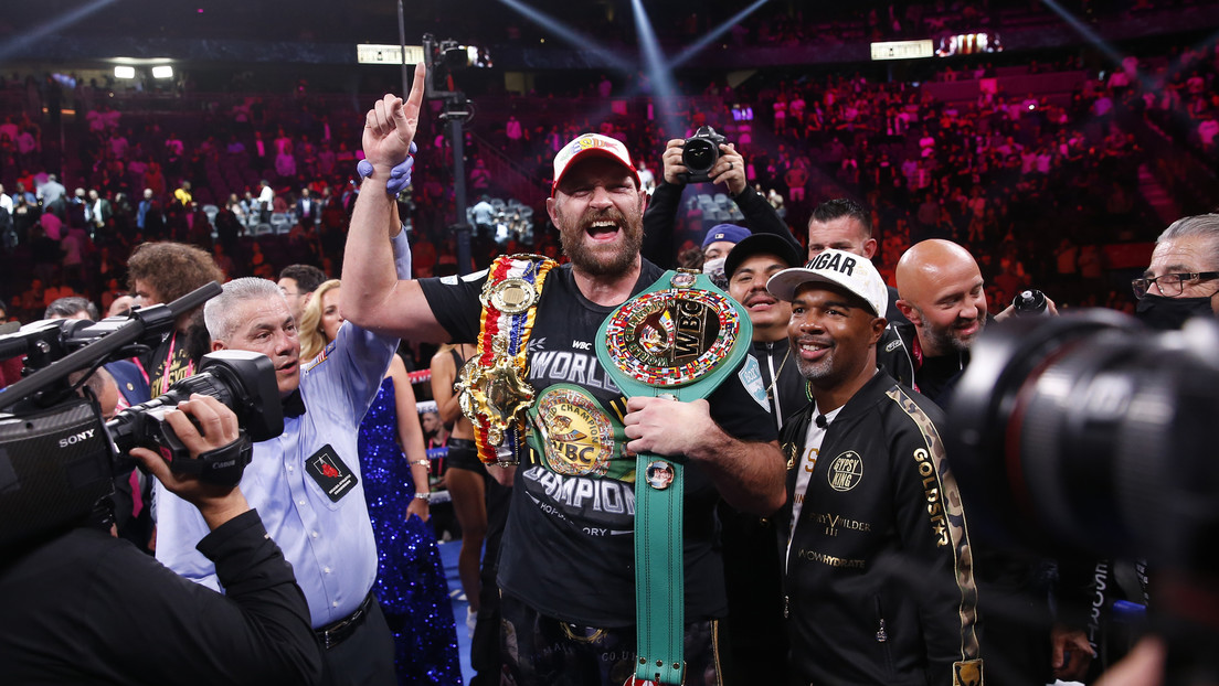 Contundente fin de la épica trilogía: Tyson Fury derrota a Deontay Wilder por nocaut y retiene el campeonato de la WBC