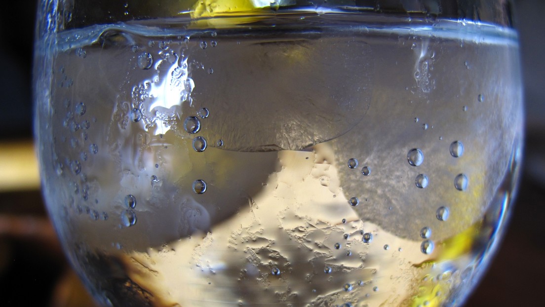 Alertan que el agua potable de una ciudad canadiense puede estar contaminada con hidrocarburos de petróleo