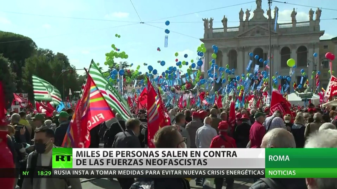 Miles de personas salen en contra de las fuerzas neofascistas en la capital de Italia