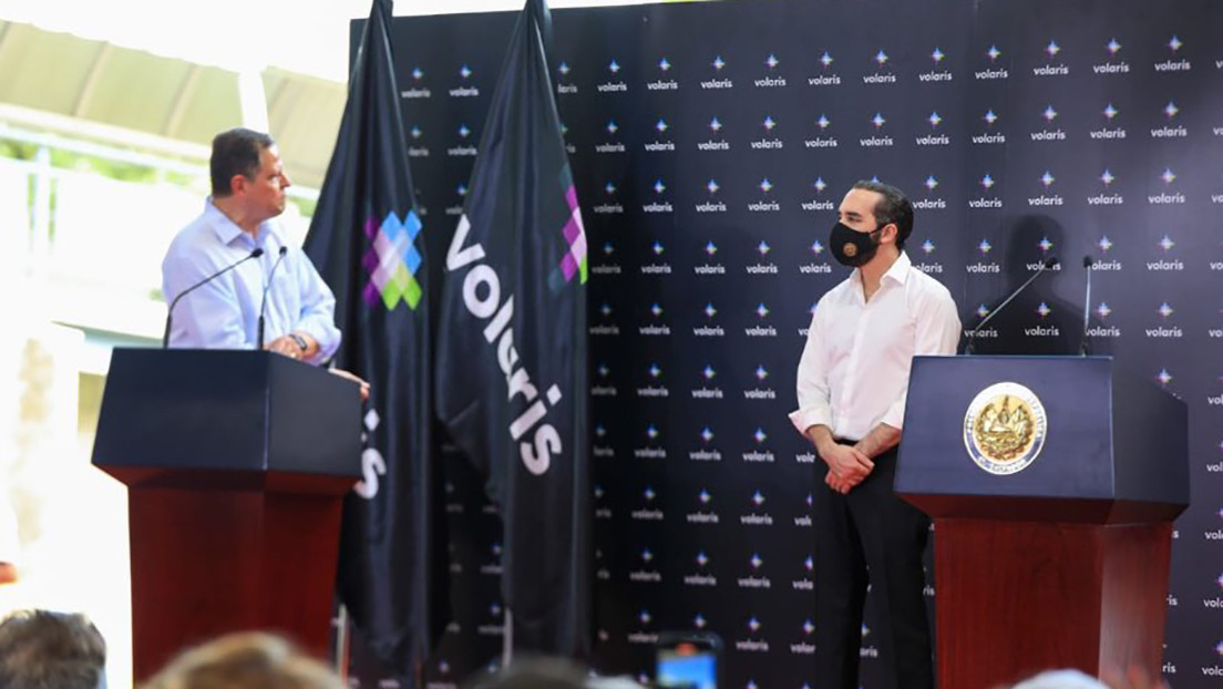 La aerolínea de bajo costo Volaris inicia operaciones en El Salvador y anuncia que aceptará bitcóins como forma de pago