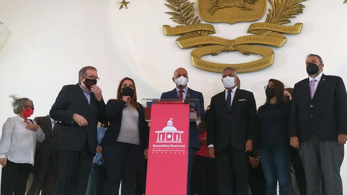 El jefe del Parlamento venezolano ratifica a su par colombiano la "plena disposición" para la normalización de las relaciones bilaterales