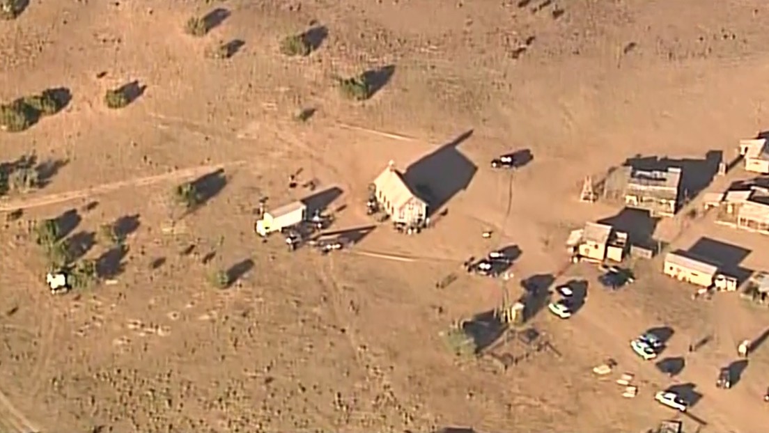 VIDEO: El set de grabación de 'Rust' tras el disparo accidental de Alec Baldwin que mató a la directora de fotografía de la película