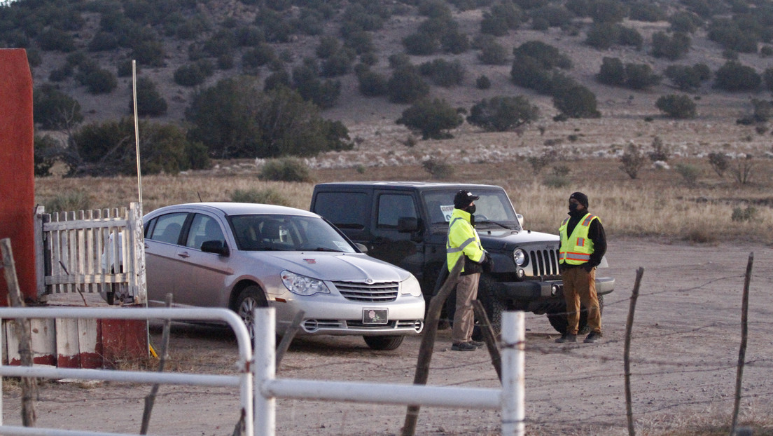 Revelan que seis miembros del equipo de rodaje de 'Rust' se retiraron horas antes del disparo accidental de Baldwin que mató a una mujer