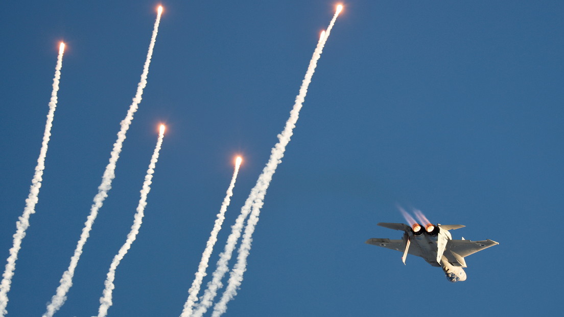 Un avión israelí ataca las posiciones de militares sirios a 40 kilómetros de Damasco