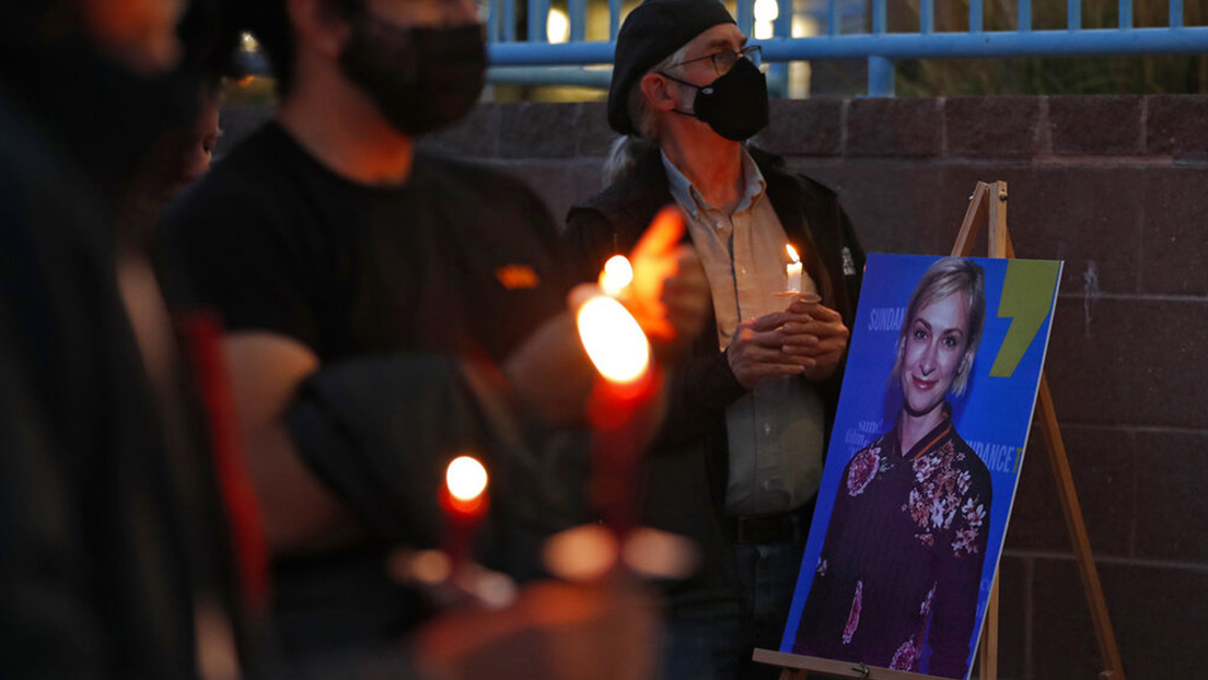 El asistente de dirección de 'Rust' que entregó el arma a Baldwin fue sujeto de una queja de seguridad en 2019