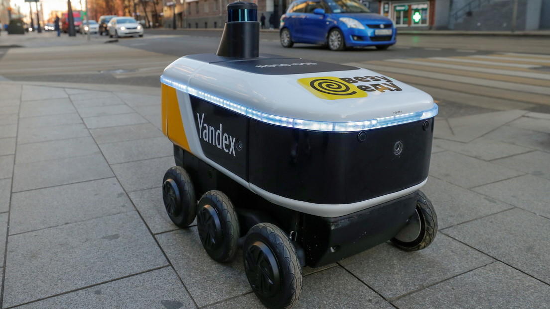 VIDEO: El servicio de correos de Rusia empieza a utilizar robots para repartir paquetes por Moscú