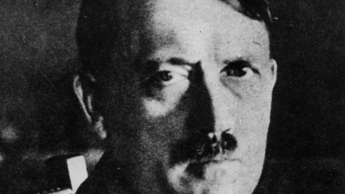 ¿Hitler vacunado contra el covid-19?: Investigan posible 'hackeo' de 'pases verdes' con código QR en Países Bajos