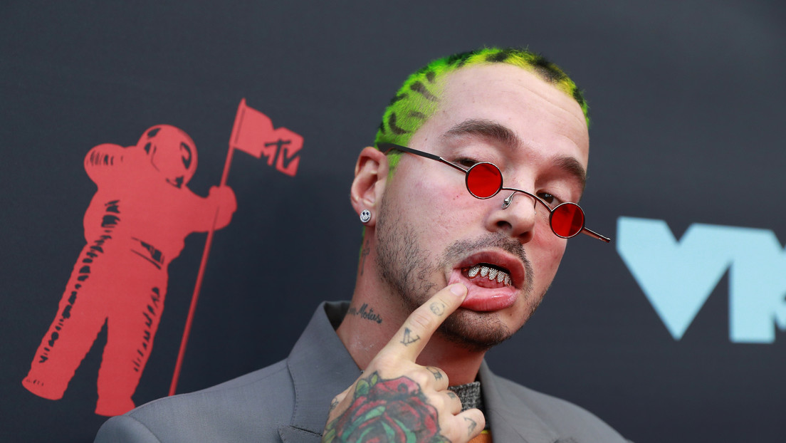 Estudian un pedido de tutela contra el cantante colombiano J Balvin por su canción 'Perra', acusada de racista y misógina