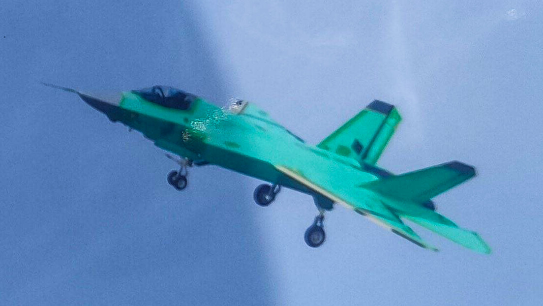 Captan el primer caza furtivo naval de fabricación china en su vuelo inaugural