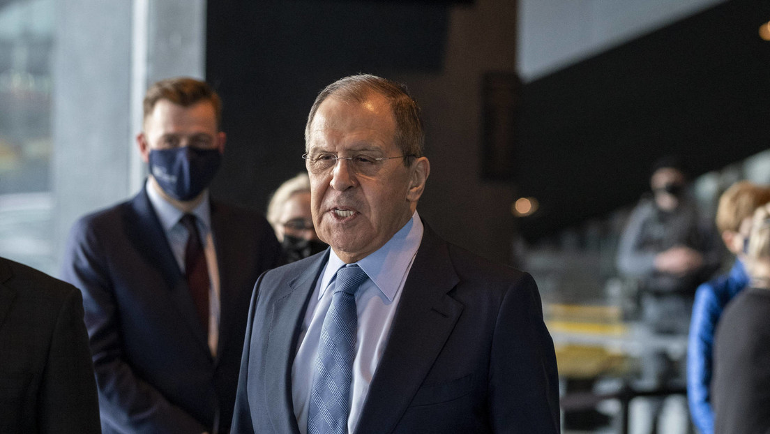 El canciller de Argentina informa durante una reunión con su homólogo ruso que se vacunó con la Sputnik V