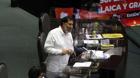 "Fuera, fuera": Abuchean en el aeropuerto al diputado mexicano Gerardo Fernández Noroña por no usar cubrebocas (VIDEO)