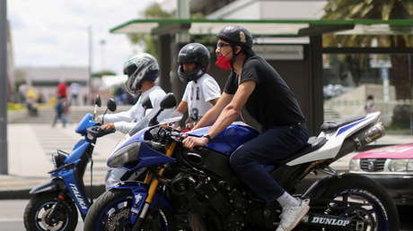 VIDEO: Un motociclista graba el momento en el que es despojado de su vehículo a plena luz del día en México