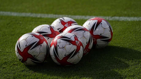 Jugadoras venezolanas de fútbol denuncian a extécnico por "abuso y acoso físico, psicológico y sexual" y las autoridades abren una investigación