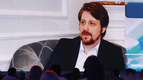 "No se dejen engañar": Snowden arremete contra Zuckerberg por sus declaraciones sobre el apagón de Facebook y las medidas para proteger a niños