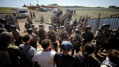 Empresa canadiense de oleoductos pagó más de 2 millones de dólares a la Policía de Minnesota por vigilar y detener las protestas en su contra