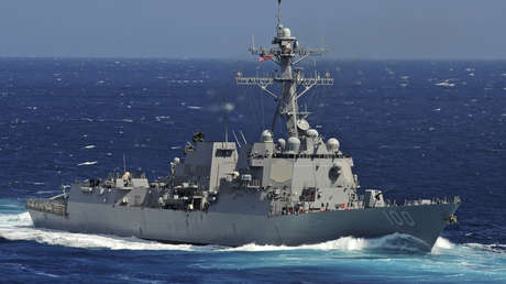 Hackea el Facebook de un barco de guerra de EE.UU. para transmitir partidas de 'Age of Empires' y aburre a todos por jugar tan mal