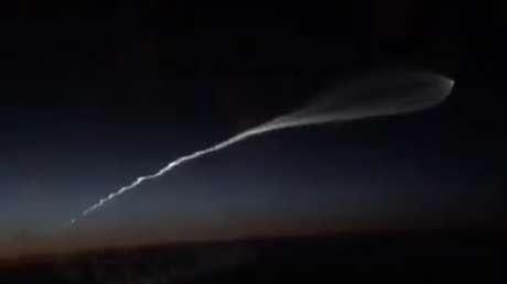 VIDEO: Pilotos de un avión graban cómo un Soyuz se eleva y desconecta una etapa