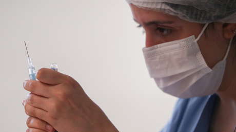 La OMS podría aprobar la vacuna rusa Sputnik V este año, revela la científica jefe del organismo