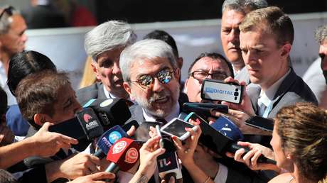 Un tuit del ministro de Seguridad de Argentina al conocido caricaturista Nik enciende la polémica al ser tildado de "amenaza velada"