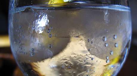 Alertan que el agua potable de una ciudad canadiense puede estar contaminada con hidrocarburos de petróleo