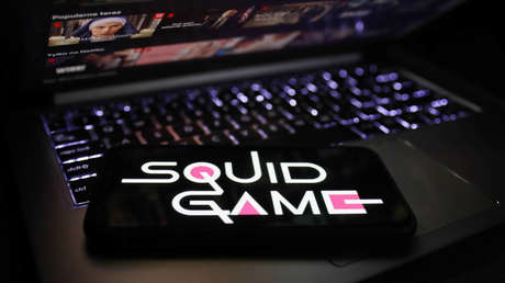 'Juego del Calamar' a la rusa: una matrioshka 'elimina' a los jugadores de 'Luz roja, luz verde'