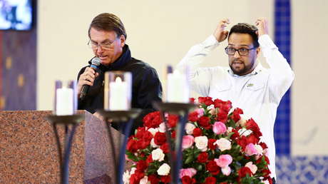 "Piensa que soy el más macho de los machos": Bolsonaro dice que llora escondido en el baño sin que lo sepa su mujer