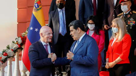 Maduro se reúne con el titular de la FIFA y anuncia la construcción del Centro Nacional de Fútbol de Venezuela