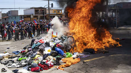 Al menos cuatro personas serán imputadas en Chile por la quema de las carpas de migrantes venezolanos durante una marcha xenófoba