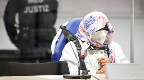Inicia el juicio contra la exsecretaria nazi de 96 años, acusada de complicidad en más de 11.000 asesinatos, que escapó de la primera audiencia