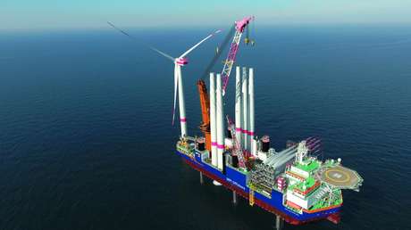 VIDEO: Una enorme turbina eólica cae de un barco y se hunde en el mar