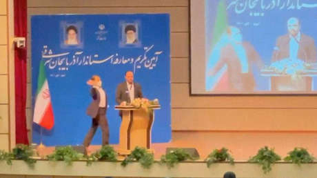 VIDEO: Un hombre abofetea a un gobernador iraní en plena ceremonia de toma de posesión del cargo