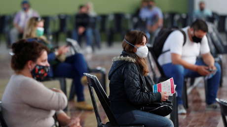 Tercera dosis para personas inmunodeprimidas y vacunación de turistas: Argentina amplía su campaña contra el covid-19