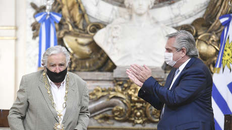 "Argentinos, por favor, quiéranse un poco más": El mensaje de Mujica al ser condecorado por Alberto Fernández