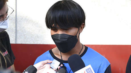 Una mujer corta la cuerda que sostenía a dos pintores en un edificio y los deja colgando a 26 pisos de altura